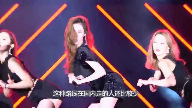 韩星长腿美女李宣美,舞台诠释“香汗淋漓”,台下观众一片欢呼