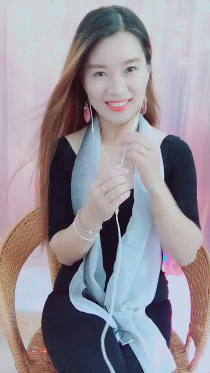 琳儿演唱一首情歌云南山歌我又爱你又恨你