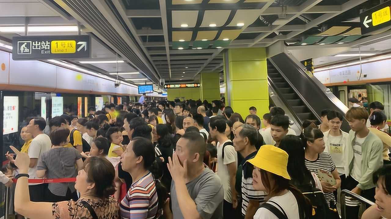 国庆为了看广州塔灯光秀体验广州地铁3号线不愧为死亡3号线