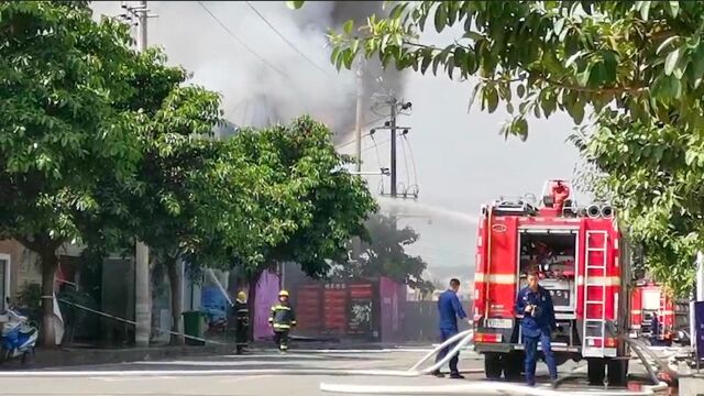 四川西昌城区发生一起火灾 消防已赶往现场处置