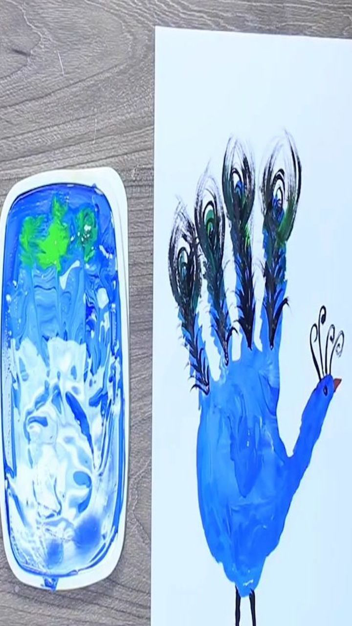 手掌印画出来的孔雀这么美教小朋友最好了