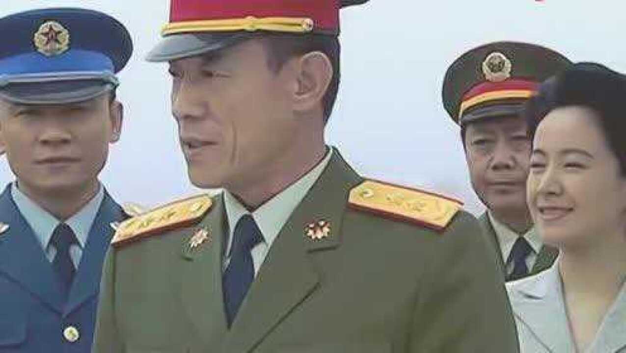 和平使命镇长陪司令员慰问时得知他竟是当地人顿时惊喜万分