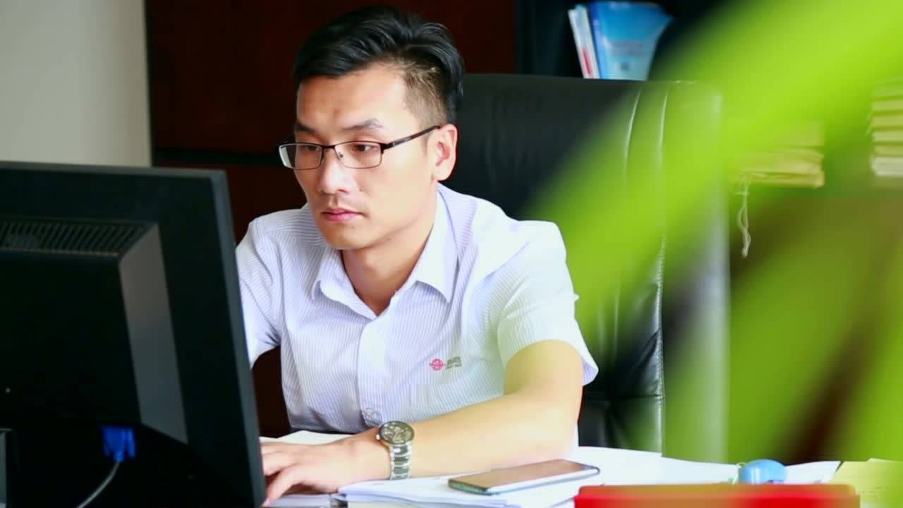 科技强企业人物王俊飞