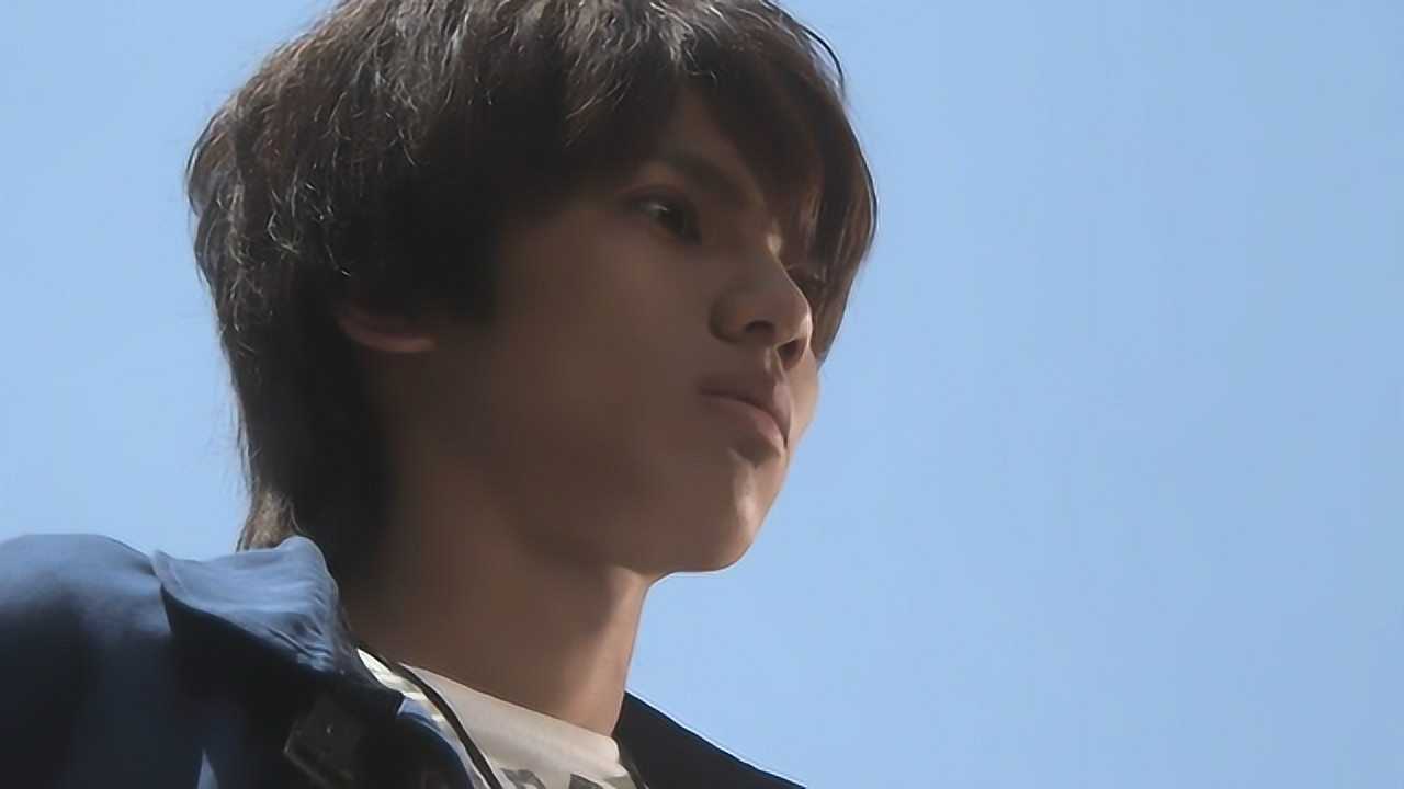 银河奥特曼礼堂光从银河奥特曼变回礼堂光被詹杀手相救