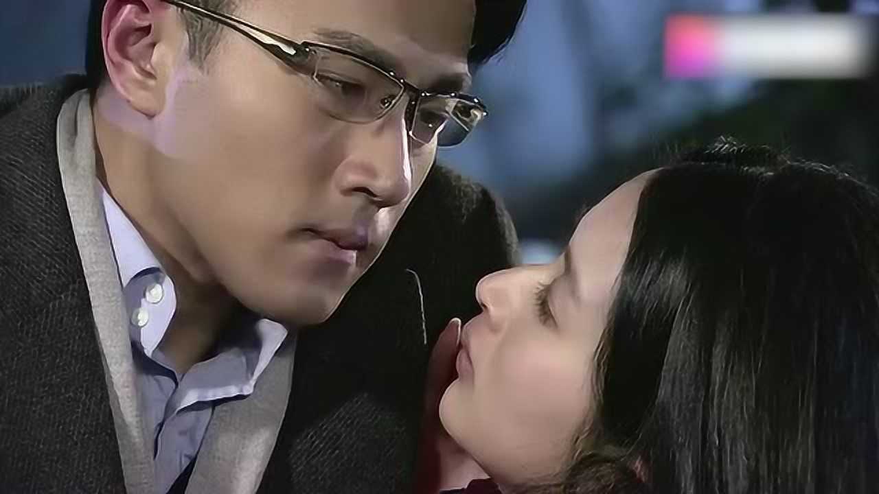 千山暮雪:霸道总裁壁咚童雪,这样子也太甜了,让人看不下去!