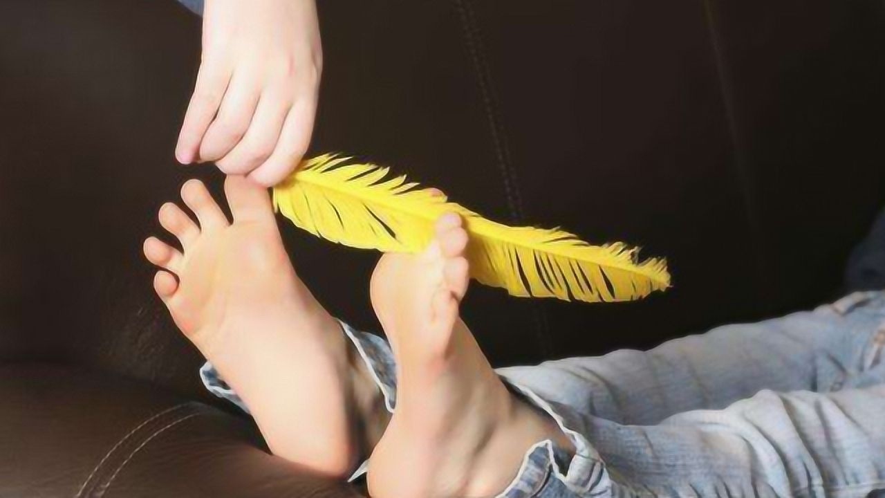 自己挠痒痒感觉倍儿爽,别人一碰就痒到不行?今天总算搞明白了