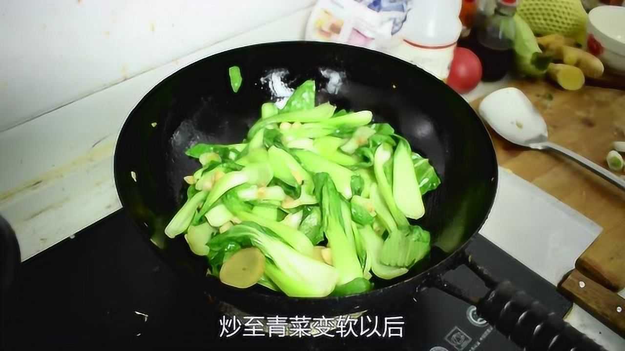 秘製蒜蓉炒青菜好吃不膩特殊的製作手法讓蒜蓉與青菜完美結合