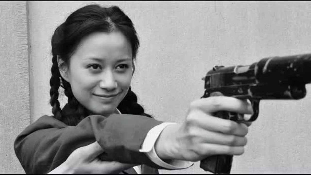 蓝色骨头施堰萍自己写的歌还要受到领导的审问