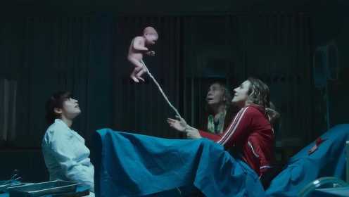 无重力男子：小婴儿一出生就飘到空中，母亲拉着脐带把他拽了下来