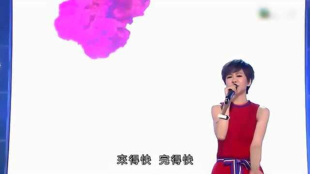 小姐姐演唱《划火柴》,喃喃细语,婉转动听