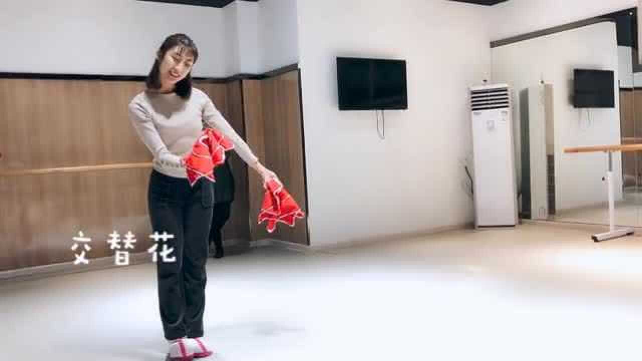 东北秧歌绕花组合!适合零基础!学会这几个基础动作就再也不怕啦