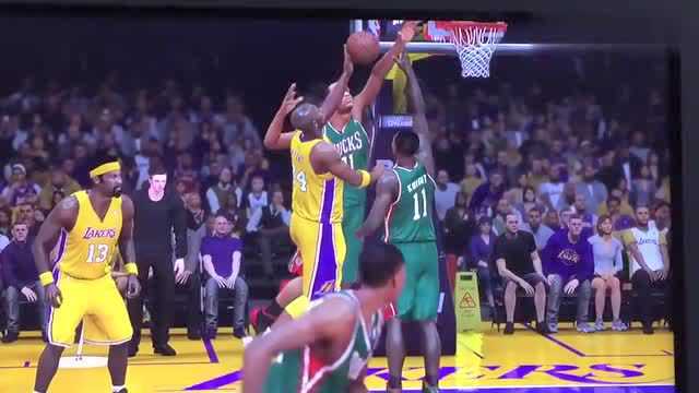 NBA2K,科比上演强硬突破,撕碎对手防线