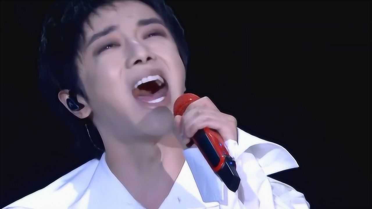 微博之夜华晨宇实力演唱飙高音太厉害不愧是音乐天才