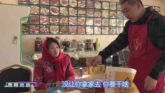 女子下饭店吃碗面条要抹零开发票,气坏了服务员,太逗了