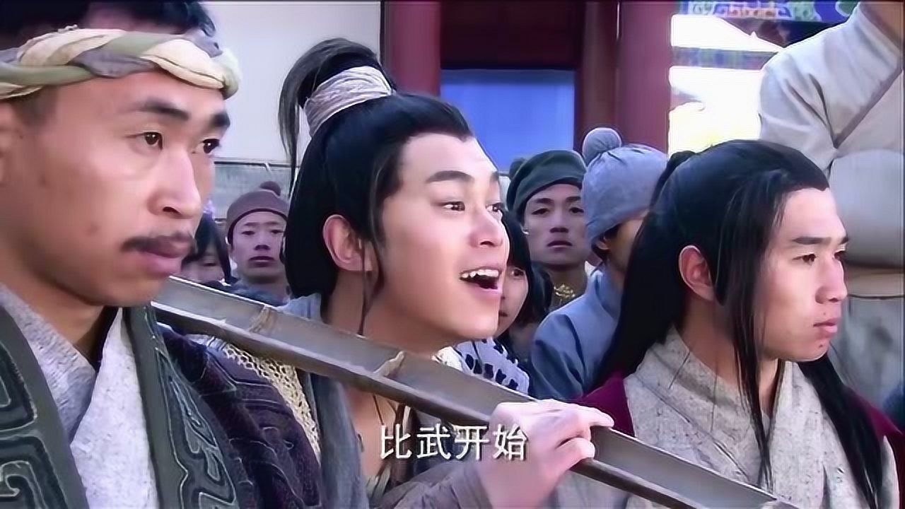 龙门镖局:卖梨小伙被迫反击,露出了自己的武功,商人看呆