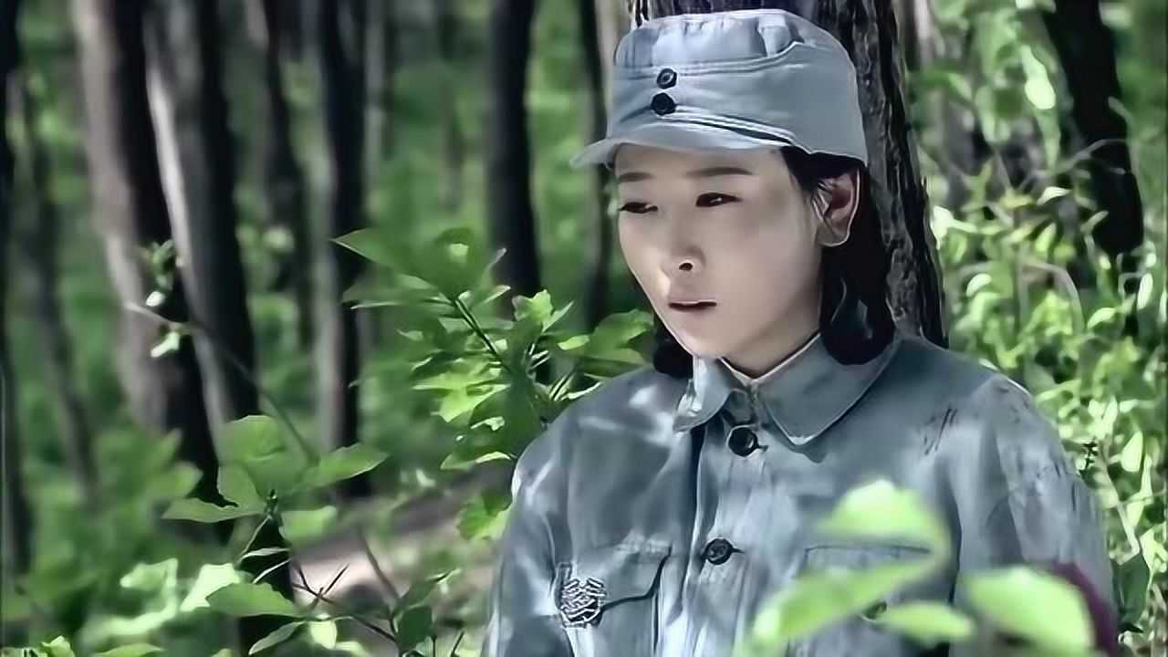 女八路中枪无法走路徒手爬到雷区等鬼子靠近便拉动地雷引线