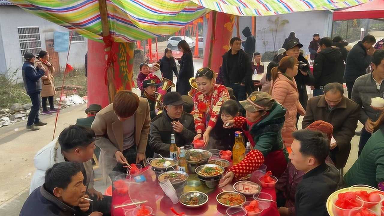 张家界农村结婚酒席,吃饭之前先吃鸡蛋,这风俗你们那有吗