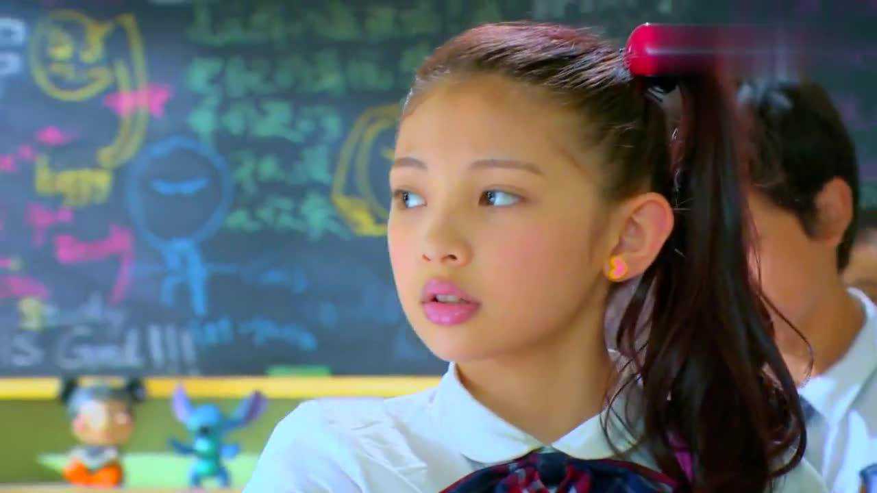 舞法天女朵蜜用舞法的能力从书中抽出一把到把校霸们给吓住