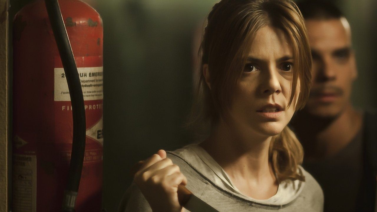 女主因感染寄生虫被抓去做实验,4分钟看完惊悚片《死亡录像4》_高清