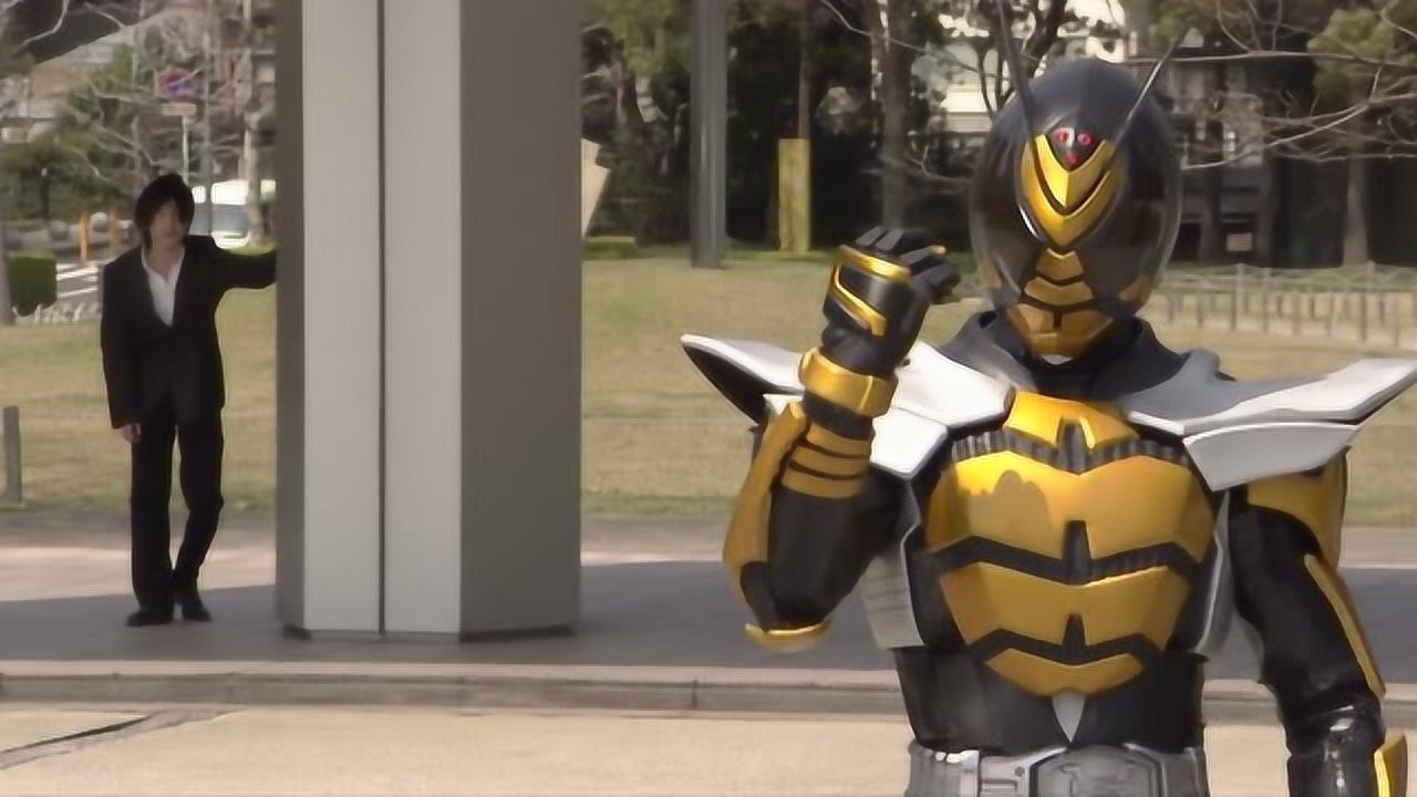 假面骑士kabuto新的召唤者骑士黄蜂告诉你什么才是真正的战斗