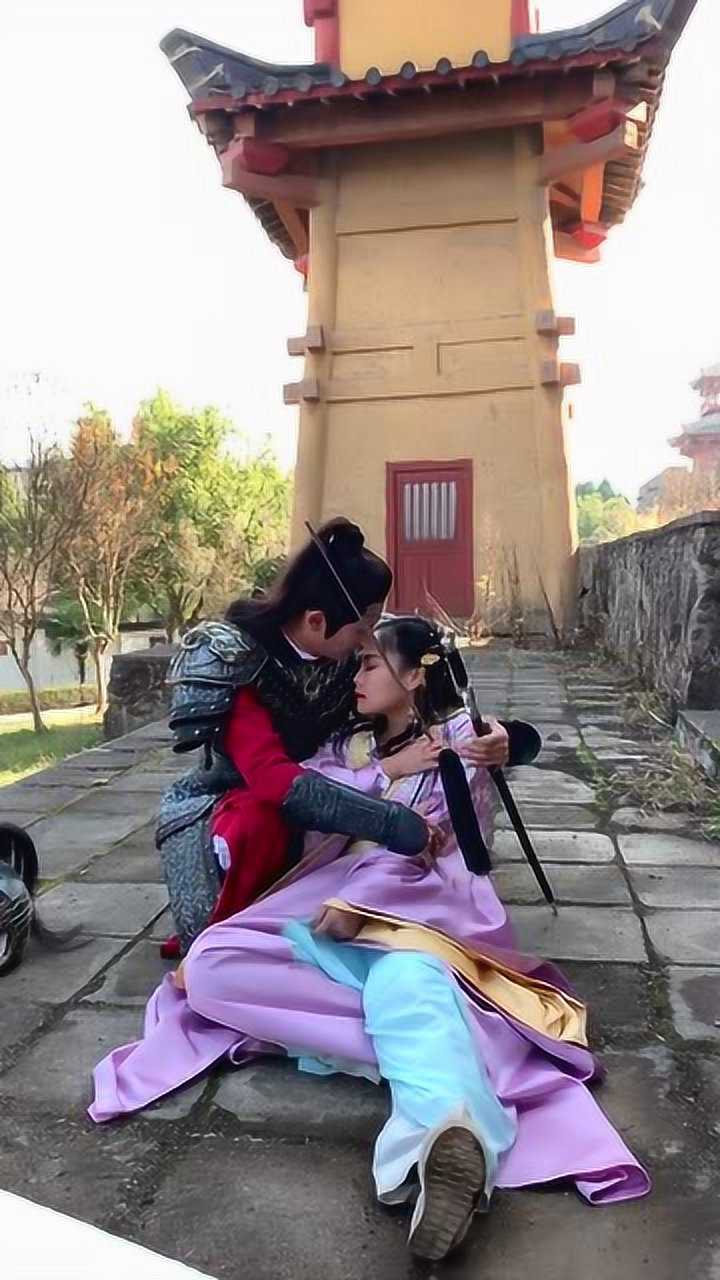 美女中剑身亡图片