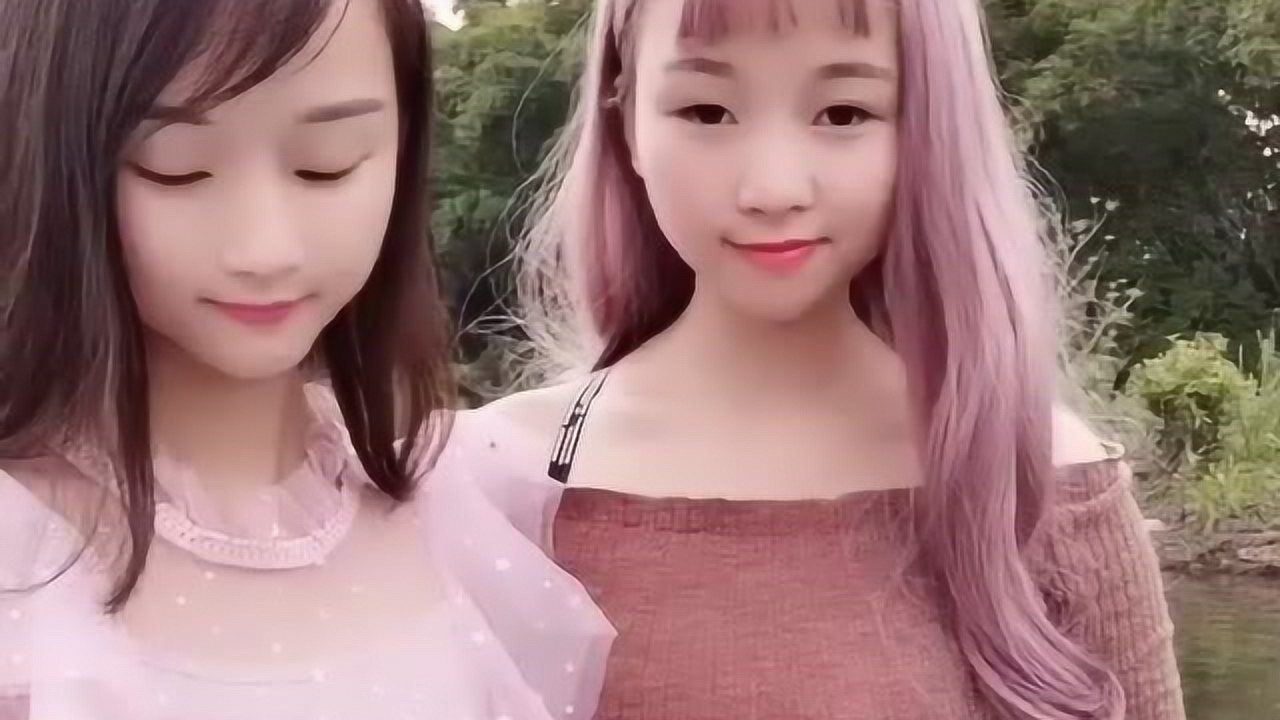 来自越南的姐妹俩,越南美女大胆的让妹妹这么做,暴露自己是单身