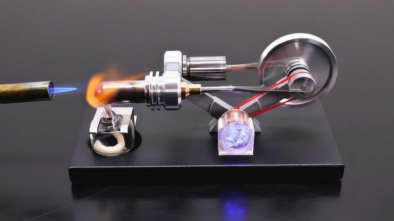 使用酒精灯就能驱动的迷你斯特林发动机,速度可达2000转/分!