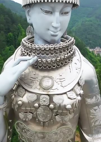 最美苗族女神仰阿莎,高88米,她有着一个美丽的传说!