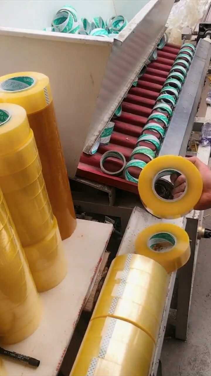 工厂里拍到的一幕,透明胶带是这样卷出来的,长见识了