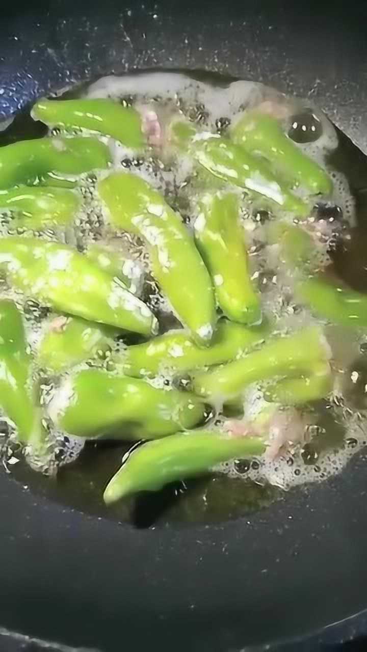 小吃教程:虎皮辣椒包肉,非常下飯好吃!