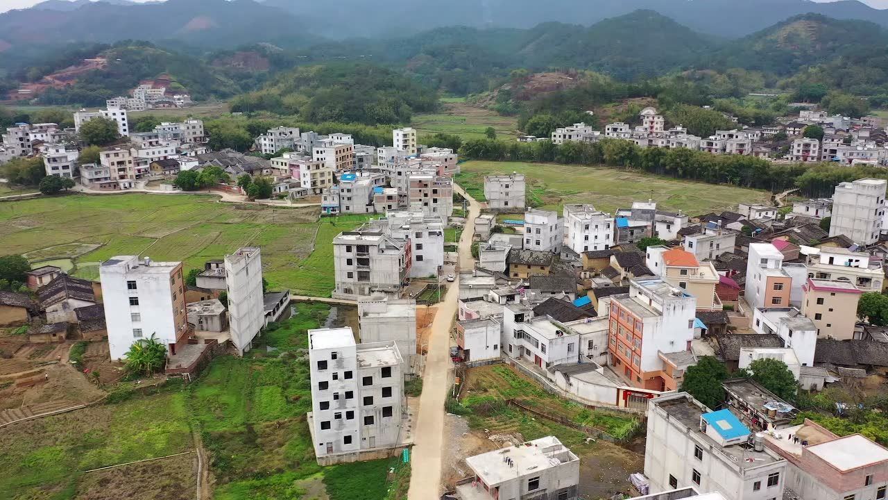 航拍广西岑溪市昙容镇美景!