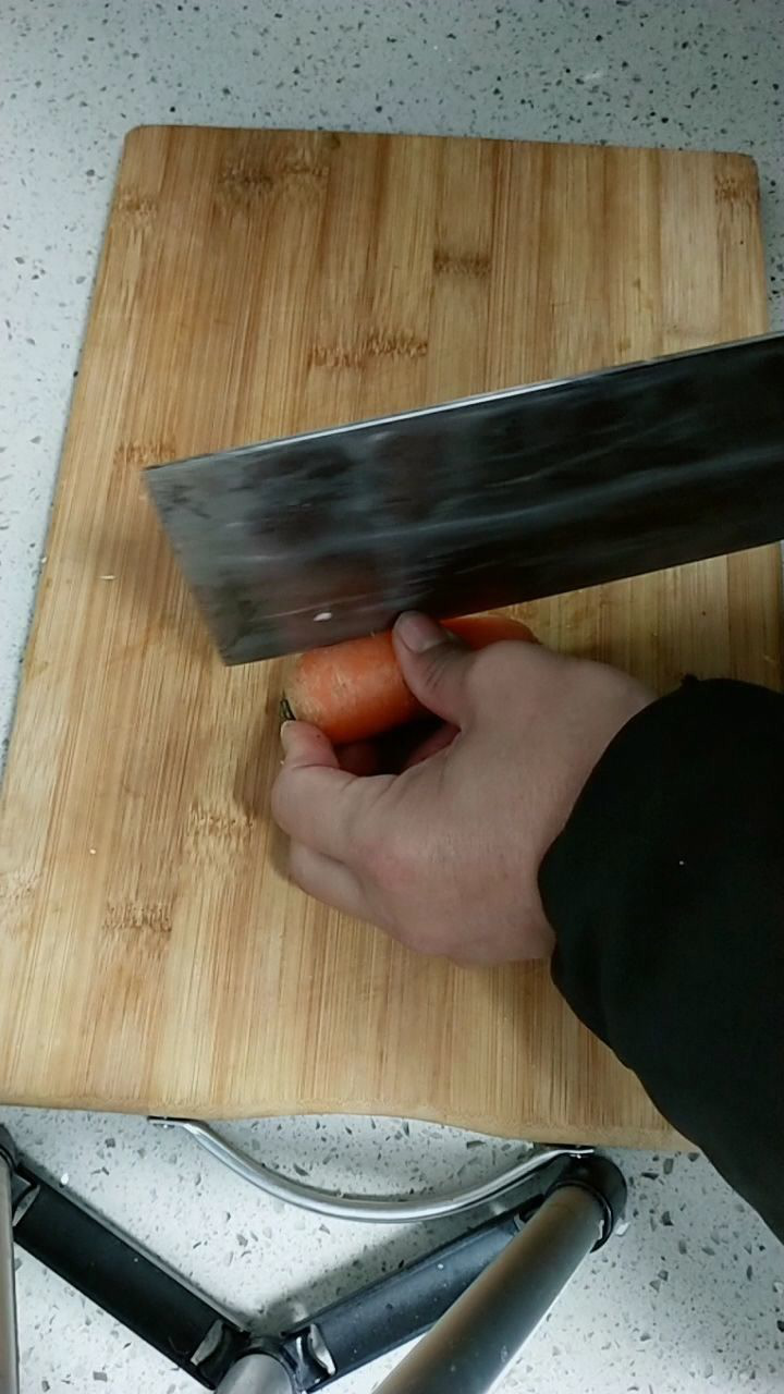 胡萝卜改刀菱形切法