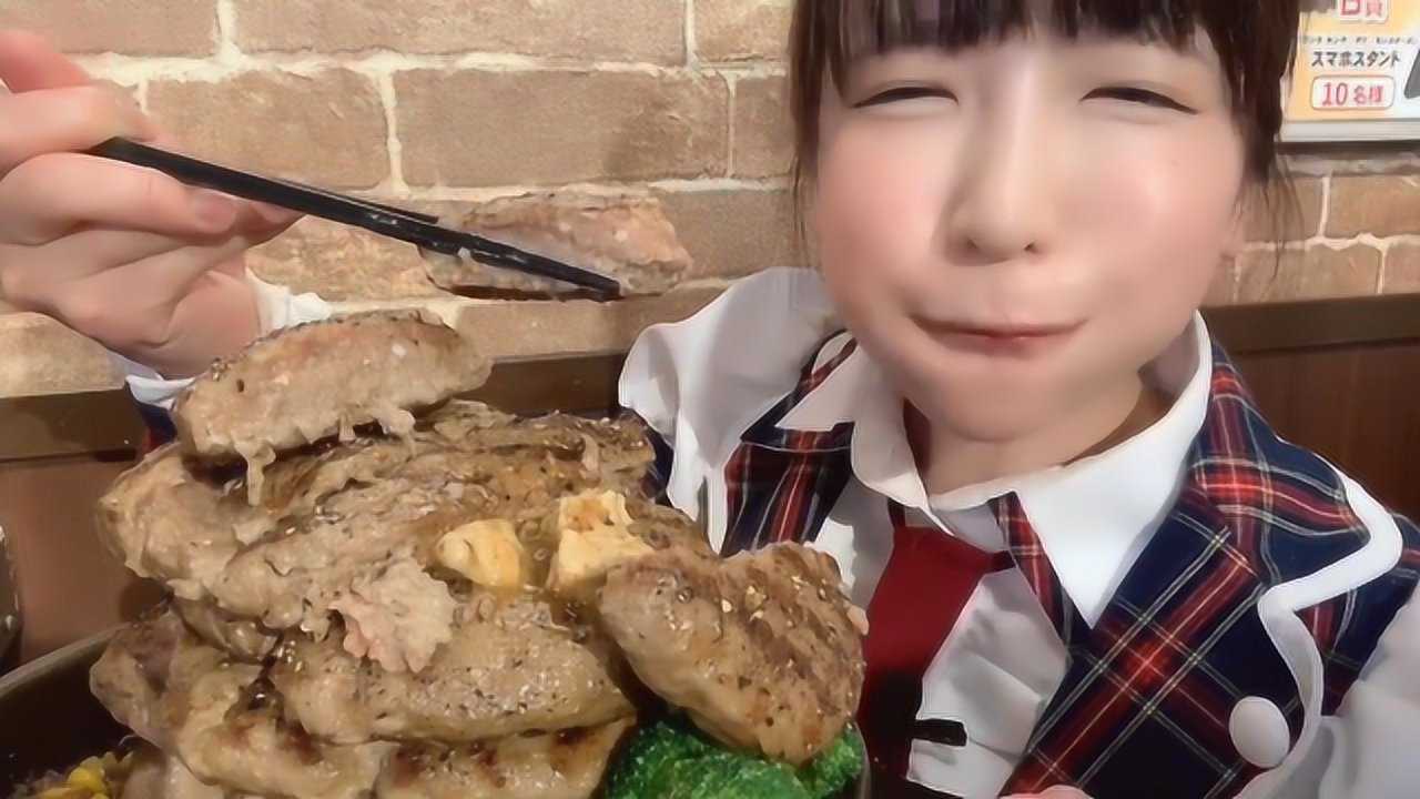 日本美女大胃王,30斤的大肉片,一口气全部吃光,果然是个吃货