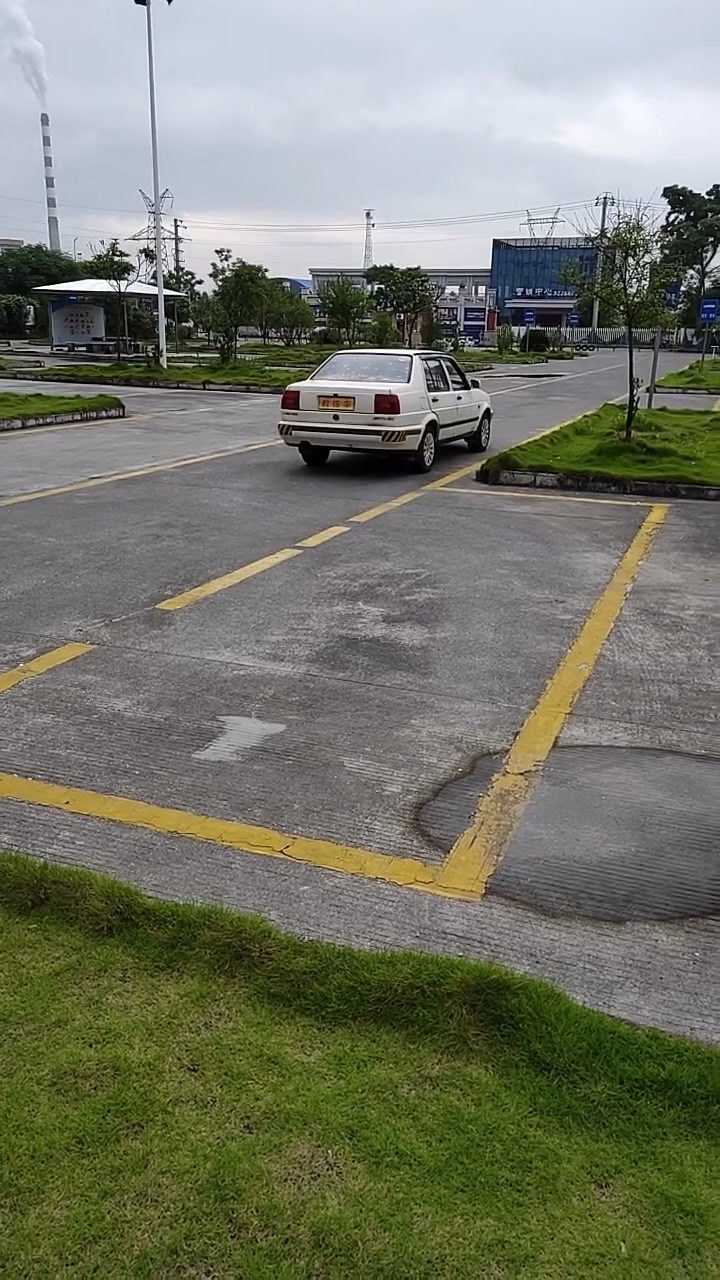 侧方位停车教学视频
