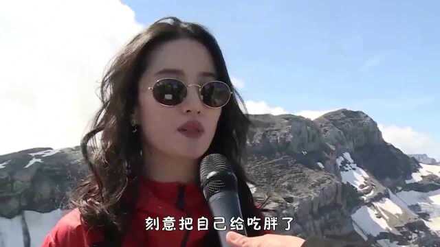 刘亦菲和《花木兰》导演同登国外杂志封面,被指妆容老气腿略粗