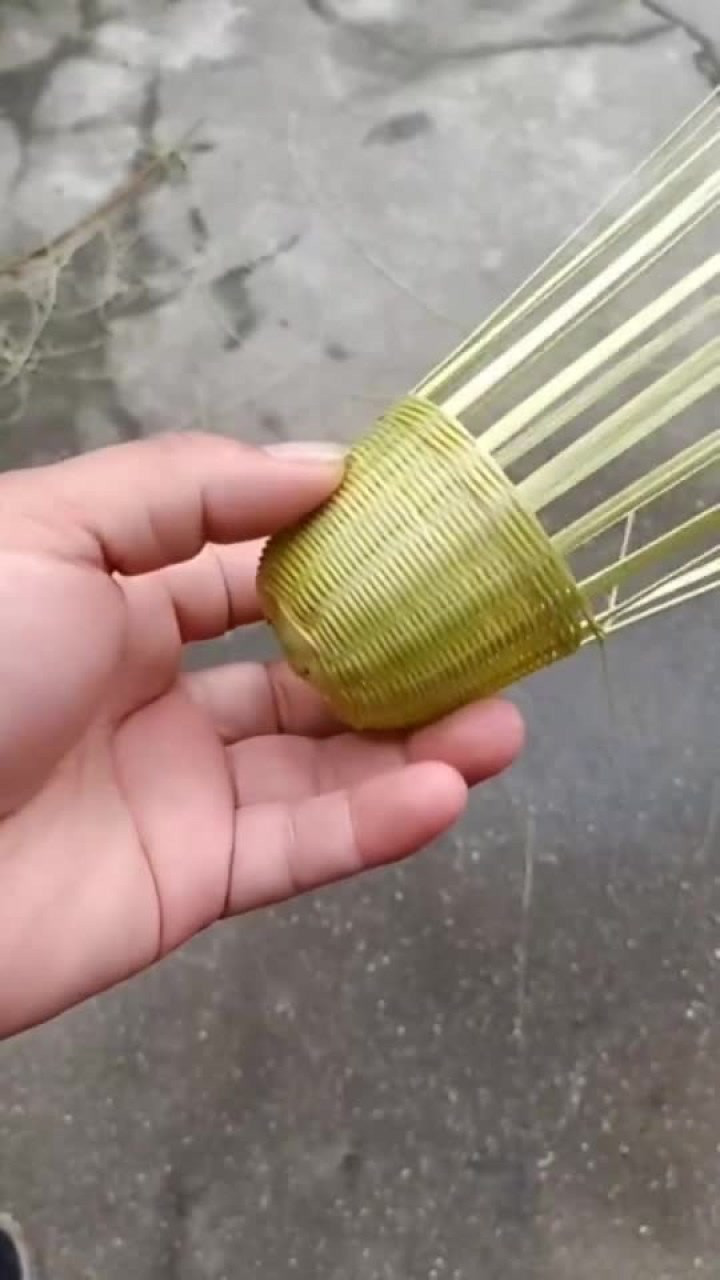 传统民间手艺汇聚人们的智慧不能丢,看编竹筐的锁边教程!厉害了
