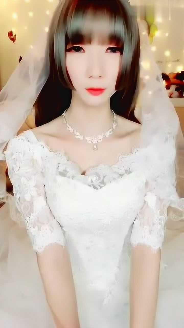 女装大佬第一次穿婚纱看着看着竟被自己美哭了