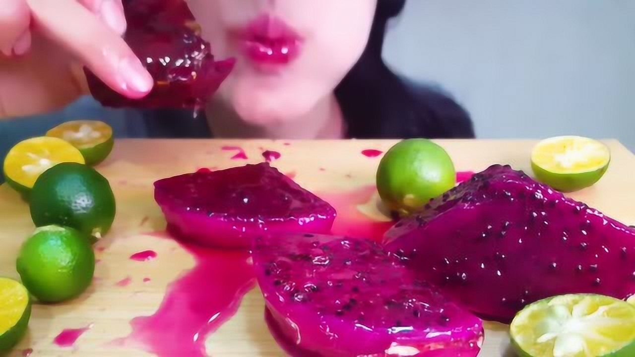 头一次到吃火龙果冰糖葫芦的,还是红心的,一口咬下去惨不忍睹