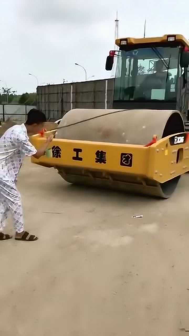 为了挤牙膏竟然发动了压土车真是有点大材小用