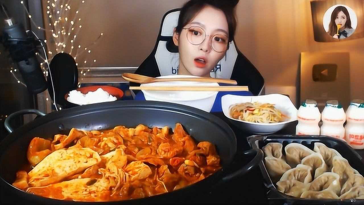 【炸鸡少女shugi】狂吃三人份五花肉泡菜锅,吃完还能再喝3瓶酸奶!