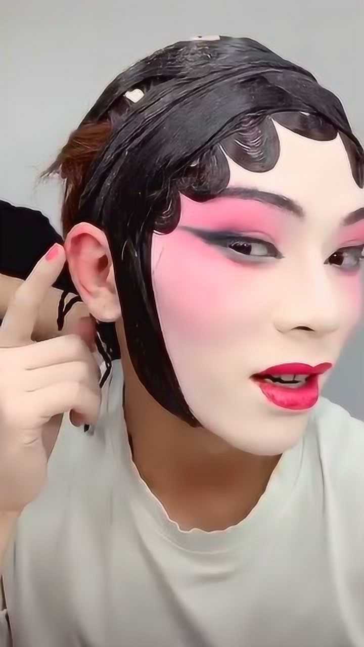 京剧演员卸妆,看着都心疼,太难受了!