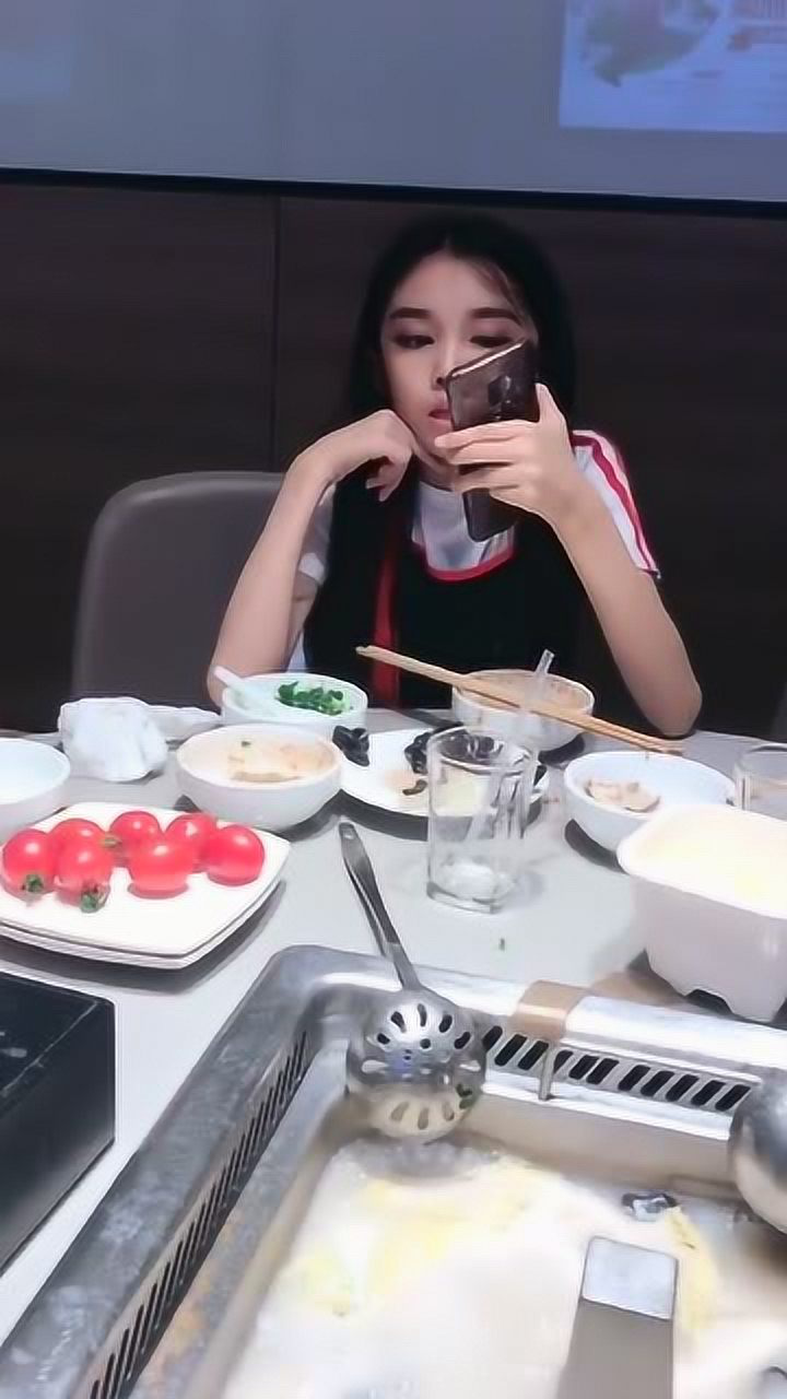 在海底捞偶遇宋小睿真是令人感叹素颜也这么有气质
