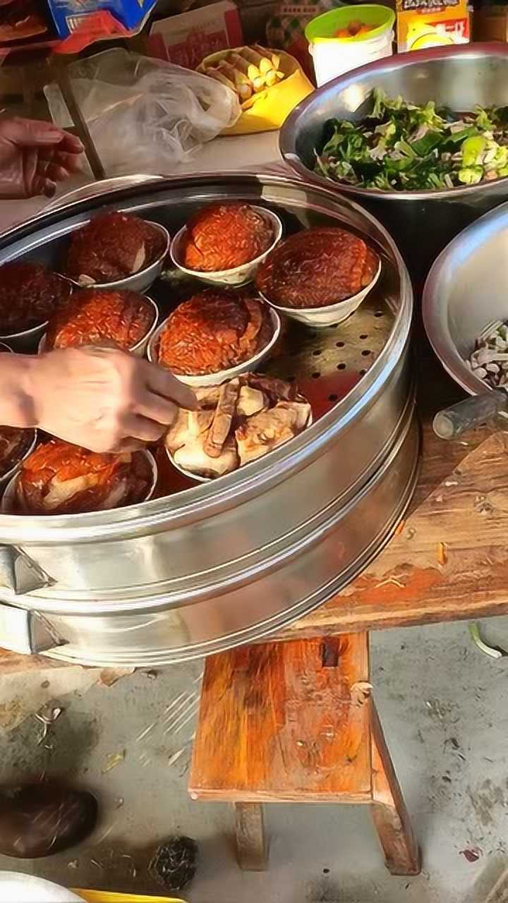 农村八大碗大厨就是大厨这肉翻得多漂亮