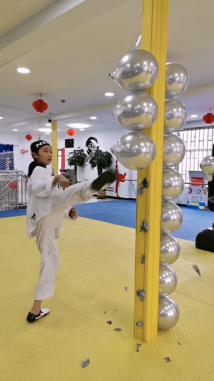 跆拳道高难度踢腿动作来了,踢完真的不容易
