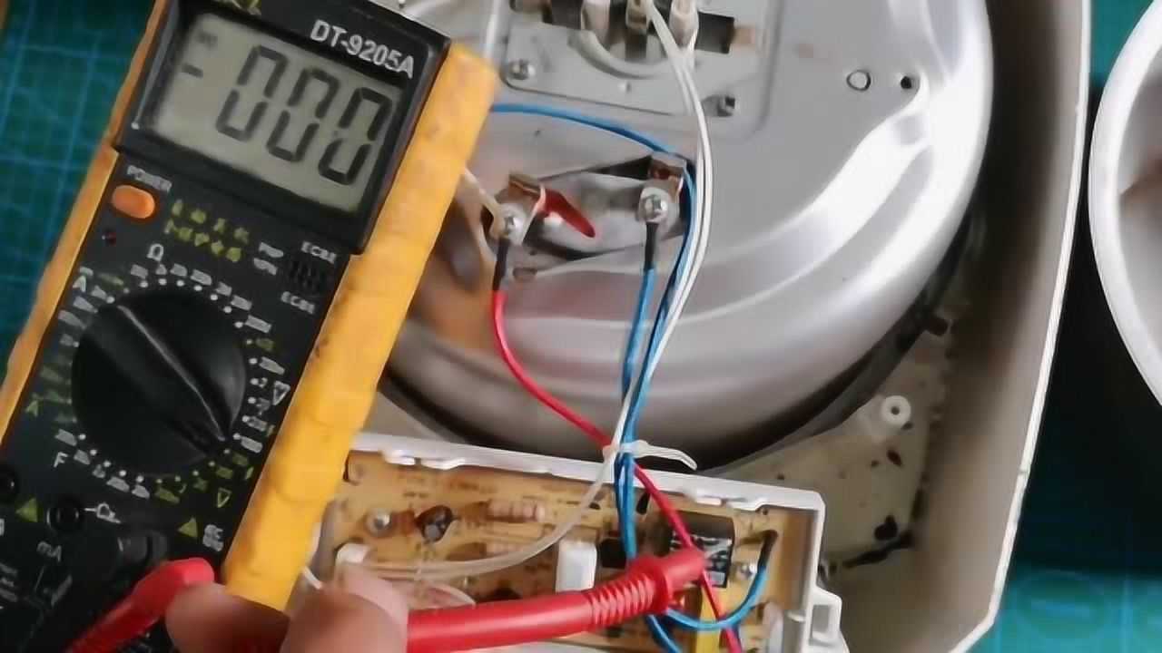 电饭煲通电显示正常但是不加热,大多数是这里坏了,师傅教你正确维修