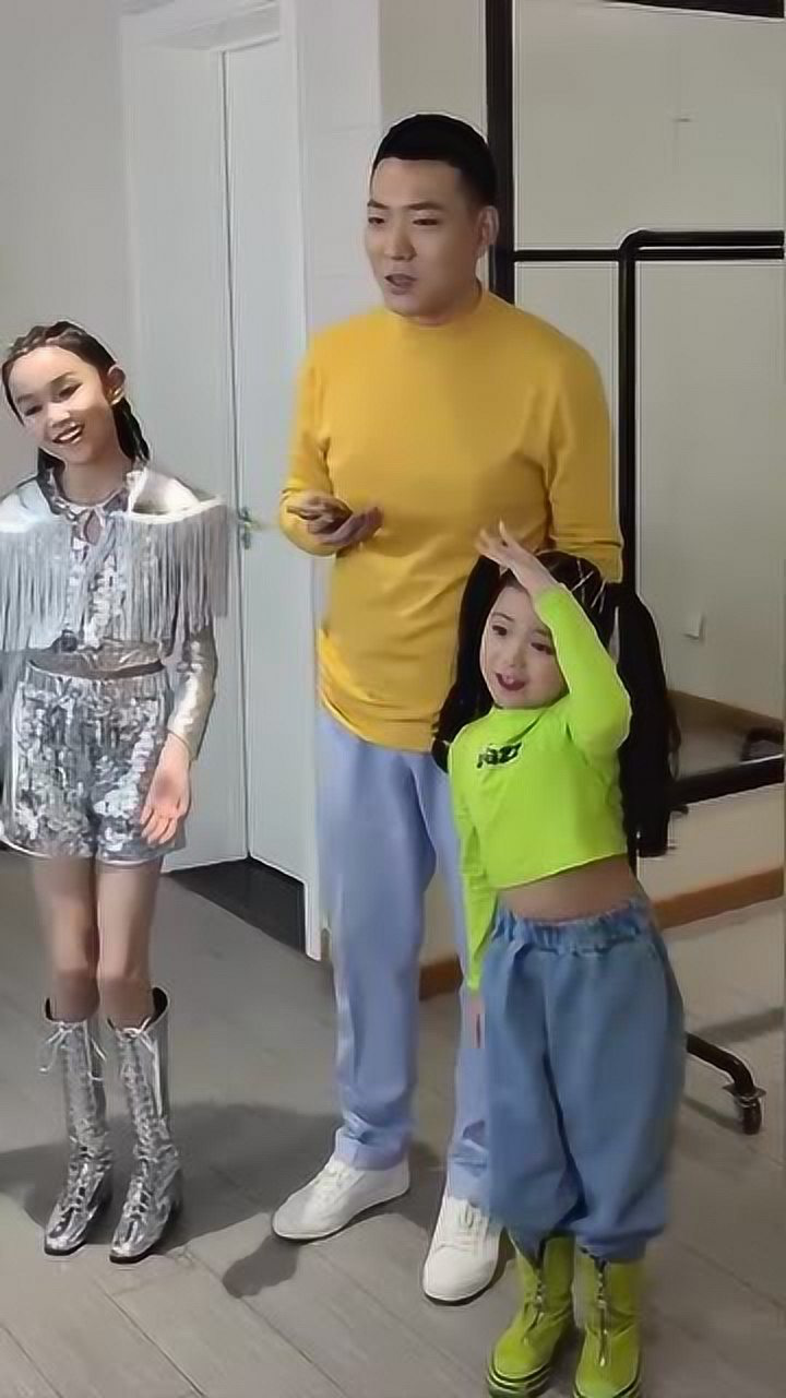 宋小睿家果然有背景能和这些明星同框出镜的家庭都不一般