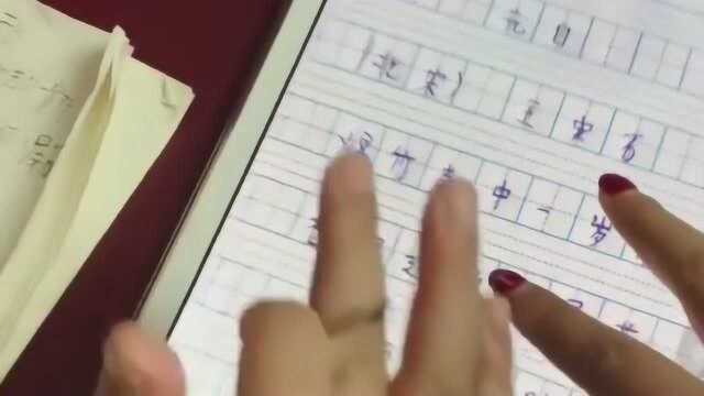 同样都是一个班里的学生,为什么写出来的字差距这么大,完全就是云泥之差!