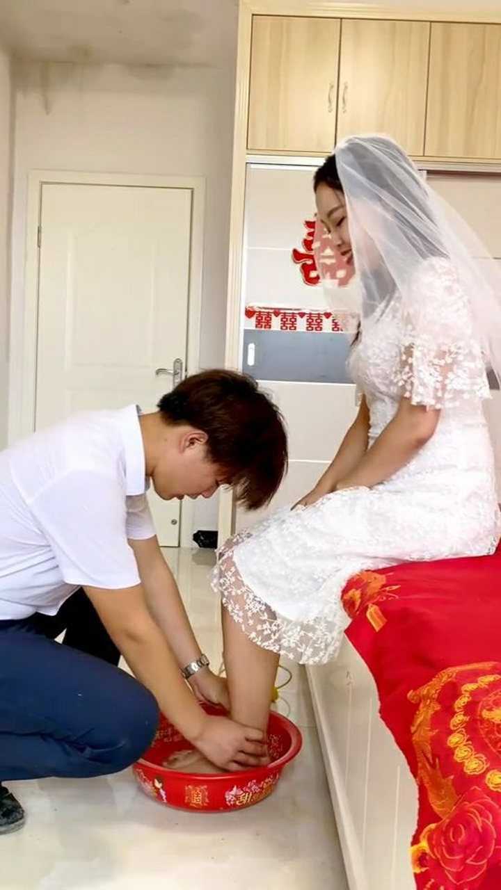 男生为什么不能给女生洗脚这是什么习俗