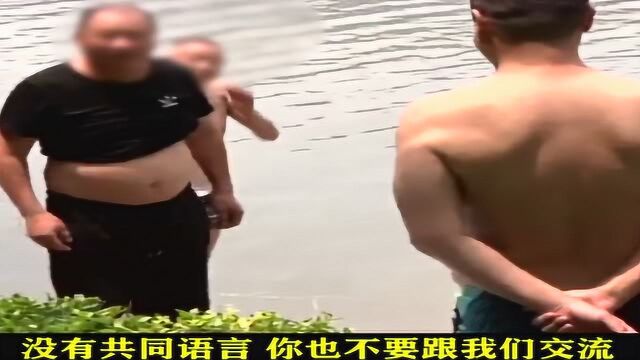 游泳爱好者无视禁游标志,坚持下水库游泳,记者劝阻却被怼