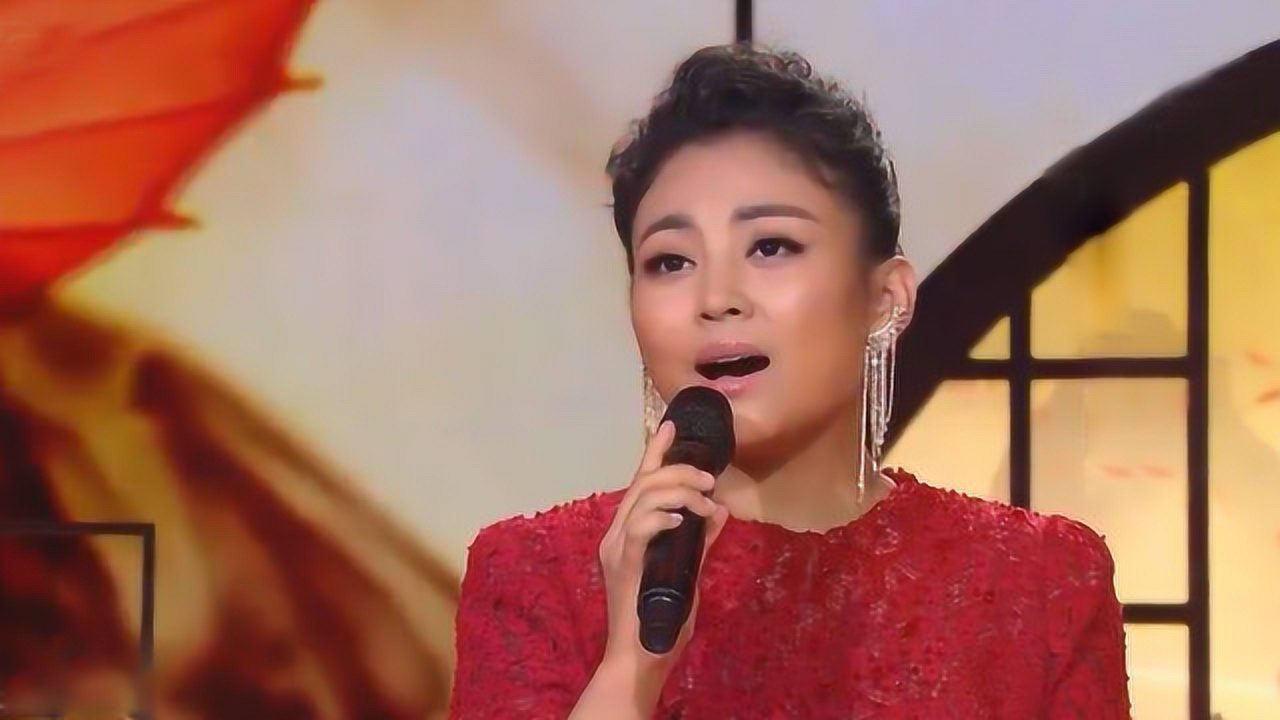 阿鲁阿卓演唱《映山红》经典歌曲演唱太走心